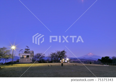 從Shonandaira看日出之前的富士山 75375343