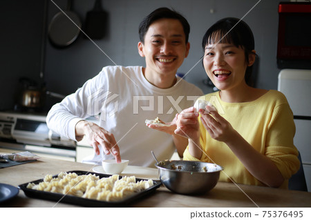 幾個做餃子 幾個做餃子 75376495