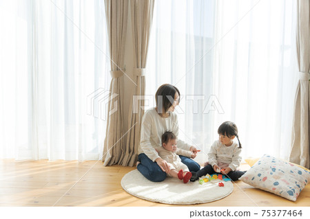 育兒家庭 75377464