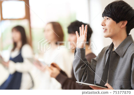 研討生舉手 研討生舉手 75377870