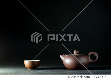 Kyusu and hot water drinking tea bowl 75379139
