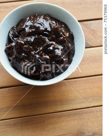 陶瓷碗裡的炸醬 75379968
