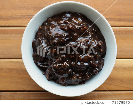 陶瓷碗裡的炸醬 75379970