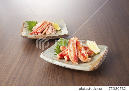 King crab, snow crab, serving dish 75380782