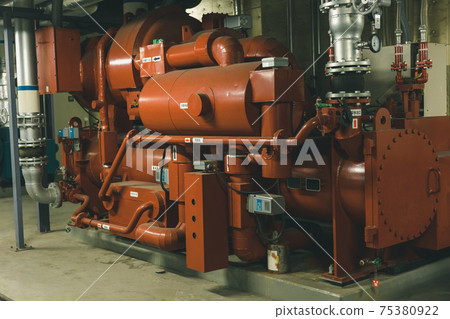 工廠鍋爐房的渦輪冷卻器 75380922