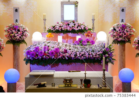 Cute flower altar centered on pink Cute flower altar centered on pink 75383444