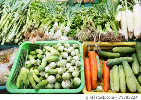 Fresh vegetable market 75385224