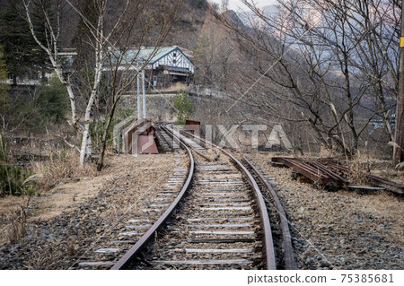 通往To木縣日光市蘆生市蘆生本山站所在地的鐵軌 通往To木縣日光市蘆生市蘆生本山站所在地的鐵軌 75385681