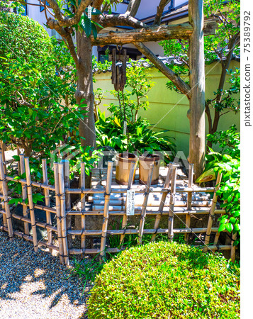 Old well Old well 75389792