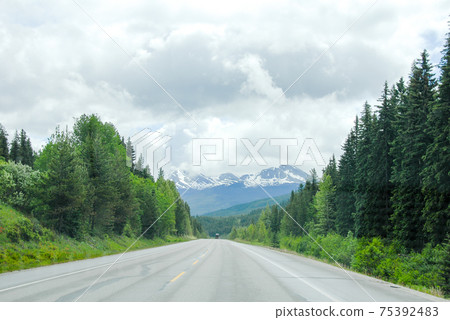 春季加拿大落基山脈跨加拿大高速公路16(加拿大賈斯珀) 春季加拿大落基山脈跨加拿大高速公路16(加拿大賈斯珀) 75392483