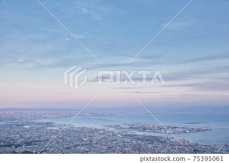 [兵庫縣]菊水台的景色，是日本三大夜景之一，連接電纜和索道 75395061