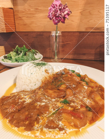 咖哩，色拉和鮮花 75395117