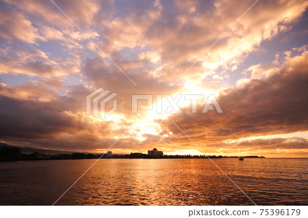 南太平洋薩摩亞獨立島烏波魯島阿皮亞灣的晨曦 南太平洋薩摩亞獨立島烏波魯島阿皮亞灣的晨曦 75396179