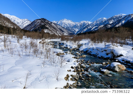 富山縣/上一市/八神橋的鶴山冬季 75396322
