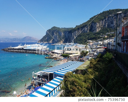 意大利卡普里島的海邊 75396730
