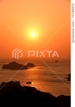 Evening scenery of Kujuku Island 75396919