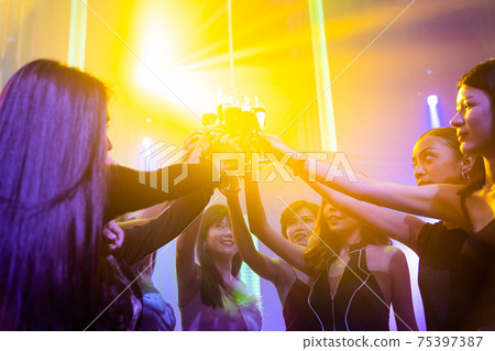 Young people celebrating a party, drink and dance 75397387