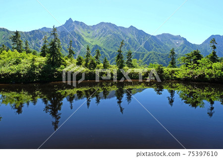 A spectacular spot overlooking Mt. Yari and Hotaka from the front of Kagamihiraike in the Northern Alps A spectacular spot overlooking Mt. Yari and Hotaka from the front of Kagamihiraike in the Northern Alps 75397610