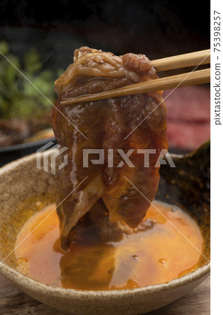 多吃生雞蛋壽喜燒牛肉 75398257