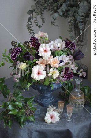Anemone table arrangement 75398270