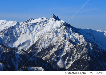 北阿爾卑斯仲冬的椿山 北阿爾卑斯仲冬的椿山 75398298