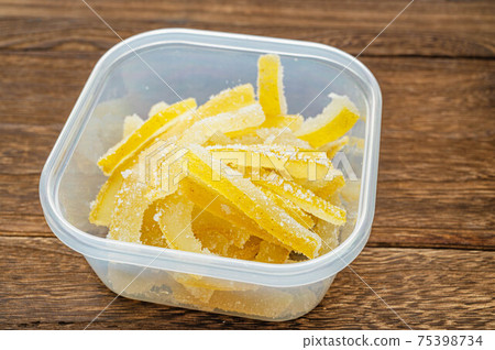 Candied pomelo 75398734