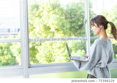 Business scene female laptop 75399129