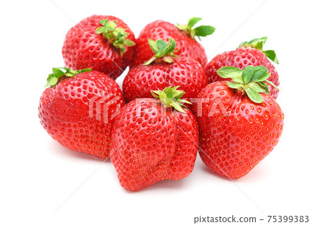 Strawberries (Hakata Amaou) Strawberries (Hakata Amaou) 75399383