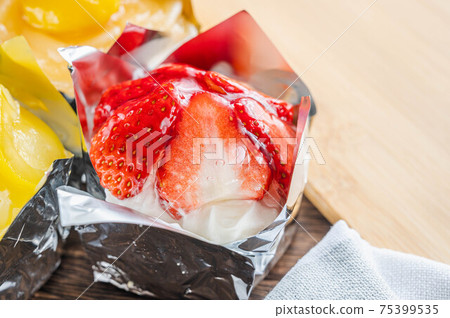 草莓蛋糕 75399535