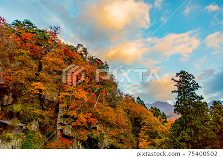 秋天的山寺 75400502