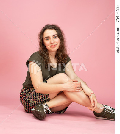 White european young woman isolated on pink 75405553