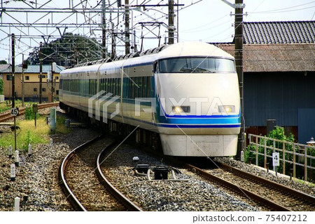 "Limited Express Spacia" that runs fast to Nikko "Limited Express Spacia" that runs fast to Nikko 75407212