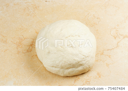 披薩麵團 75407484