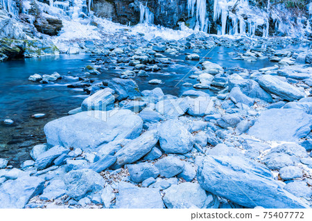 Ice pillar of thirty hammer (Mikazuki no Oclasa) Ice pillar of thirty hammer (Mikazuki no Oclasa) 75407772