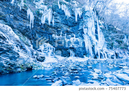 Ice pillar of thirty hammer (Mikazuki no Oclasa) Ice pillar of thirty hammer (Mikazuki no Oclasa) 75407773