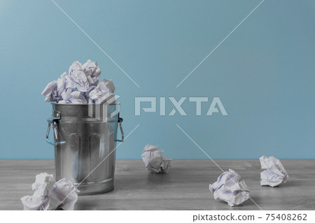 Document trash dumped in the trash 75408262