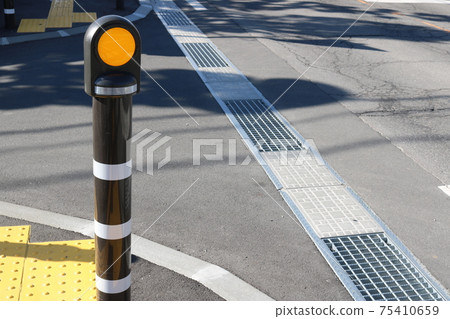 Landscape type bollard pole with sidewalk reflector Landscape type bollard pole with sidewalk reflector 75410659
