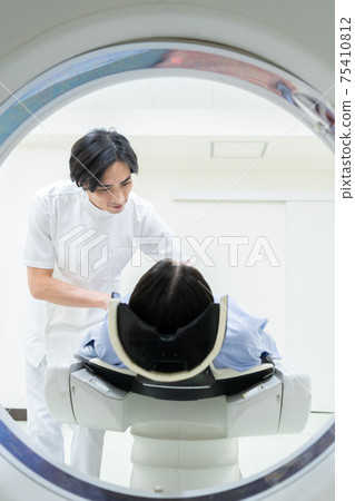 Hospital human dock MRI CT examination medical care 75410812