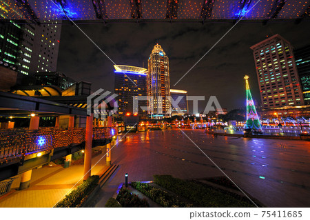 城市的夜景和建築大樓街景 城市的夜景和建築大樓街景 75411685