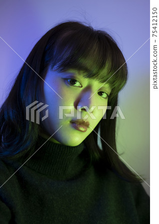 Color lights and women 75412150