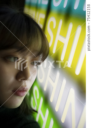 Woman illuminated by neon 75412158