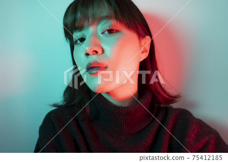 彩燈和婦女 彩燈和婦女 75412185