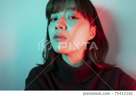 彩燈和婦女 彩燈和婦女 75412192