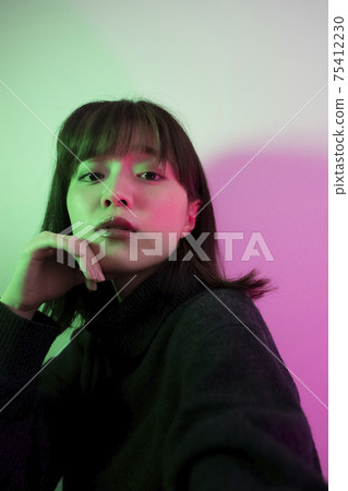彩燈和婦女 彩燈和婦女 75412230