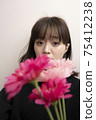 鮮花和婦女 75412238