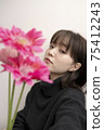 鮮花和婦女 75412243