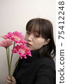 鮮花和婦女 75412248