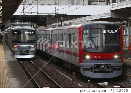 Tobu Isesaki Line and Tokyo Metro Hibiya Line direct: 13000 series trains and 70000 series trains 75412476