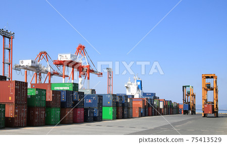 Work scenery of Tachinourakaigan Terminal in Moji-ku, Kitakyushu Terminal 1 Work scenery of Tachinourakaigan Terminal in Moji-ku, Kitakyushu Terminal 1 75413529