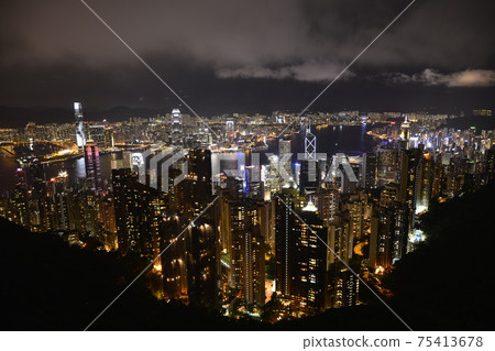 Scene of the victoria harbour in hong kong. night  75413678